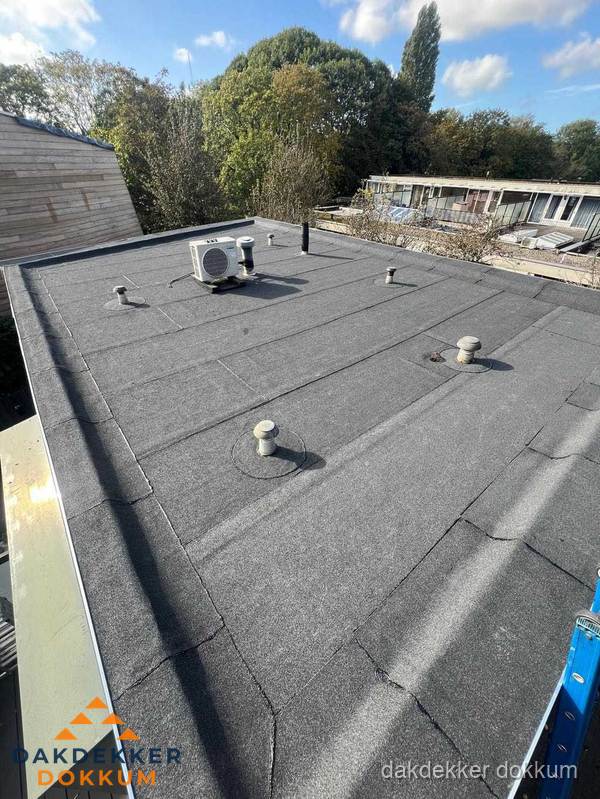 Kosten dakdekker: afgewerkt plat bedrijfsdak met bitumen in Dokkum Kosten dakdekker: afgewerkt plat bedrijfsdak met bitumen in Dokkum